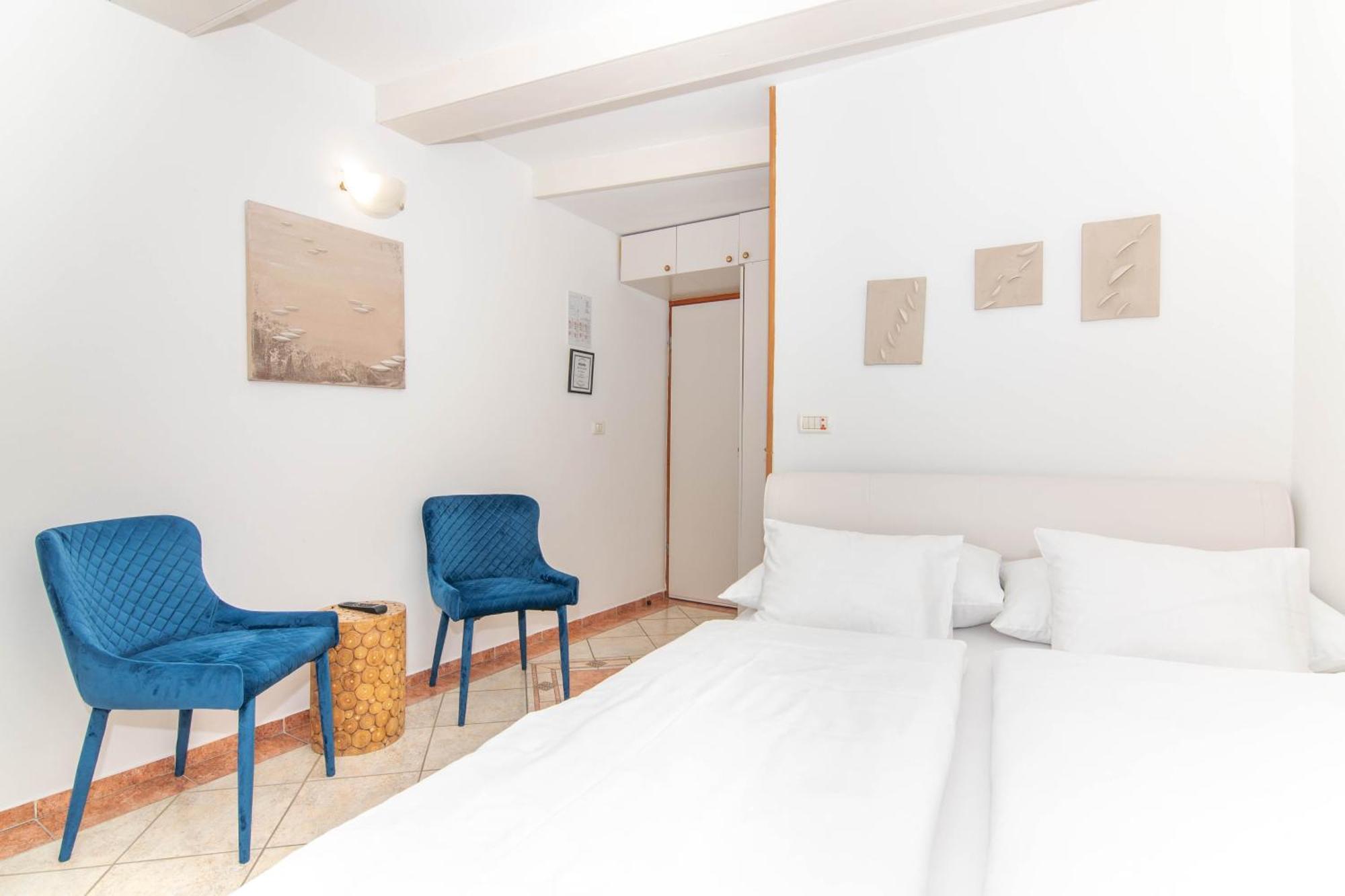 לינה וארוחת בוקר פיראן Bed And Brekfast Donatella מראה חיצוני תמונה