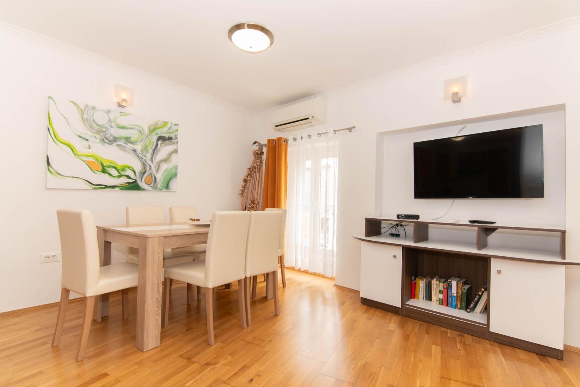 לינה וארוחת בוקר פיראן Bed And Brekfast Donatella מראה חיצוני תמונה
