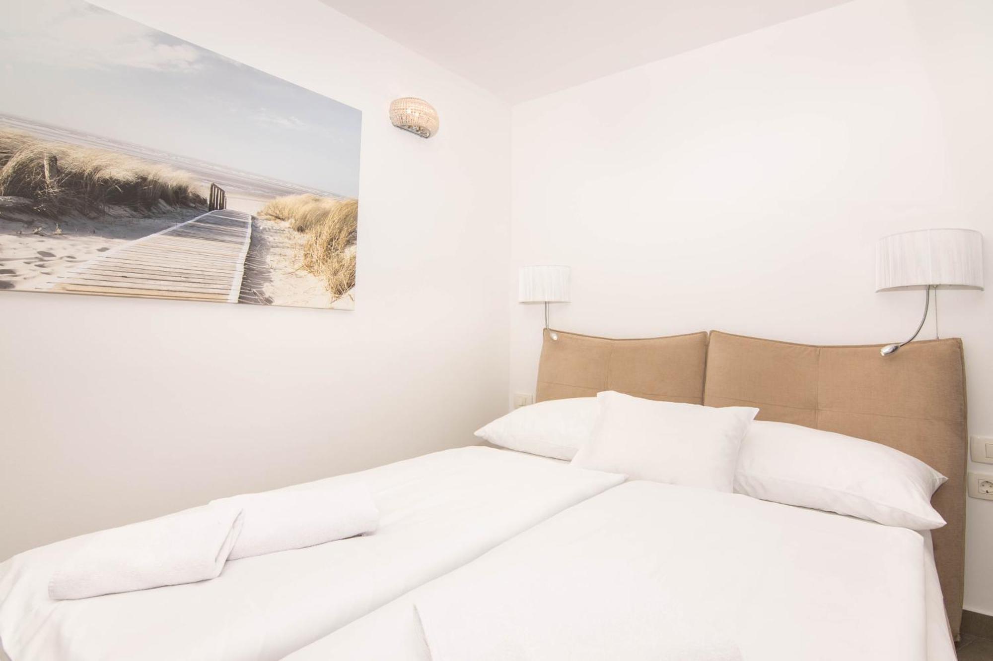 לינה וארוחת בוקר פיראן Bed And Brekfast Donatella מראה חיצוני תמונה