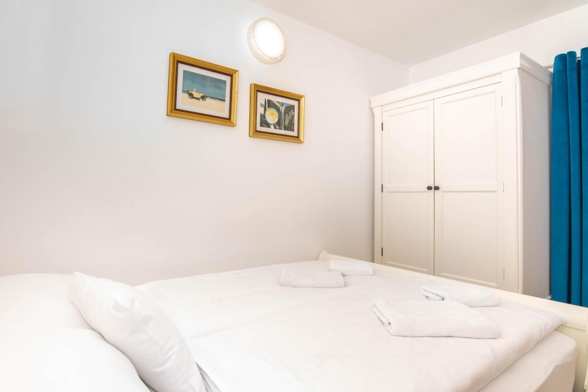 לינה וארוחת בוקר פיראן Bed And Brekfast Donatella מראה חיצוני תמונה